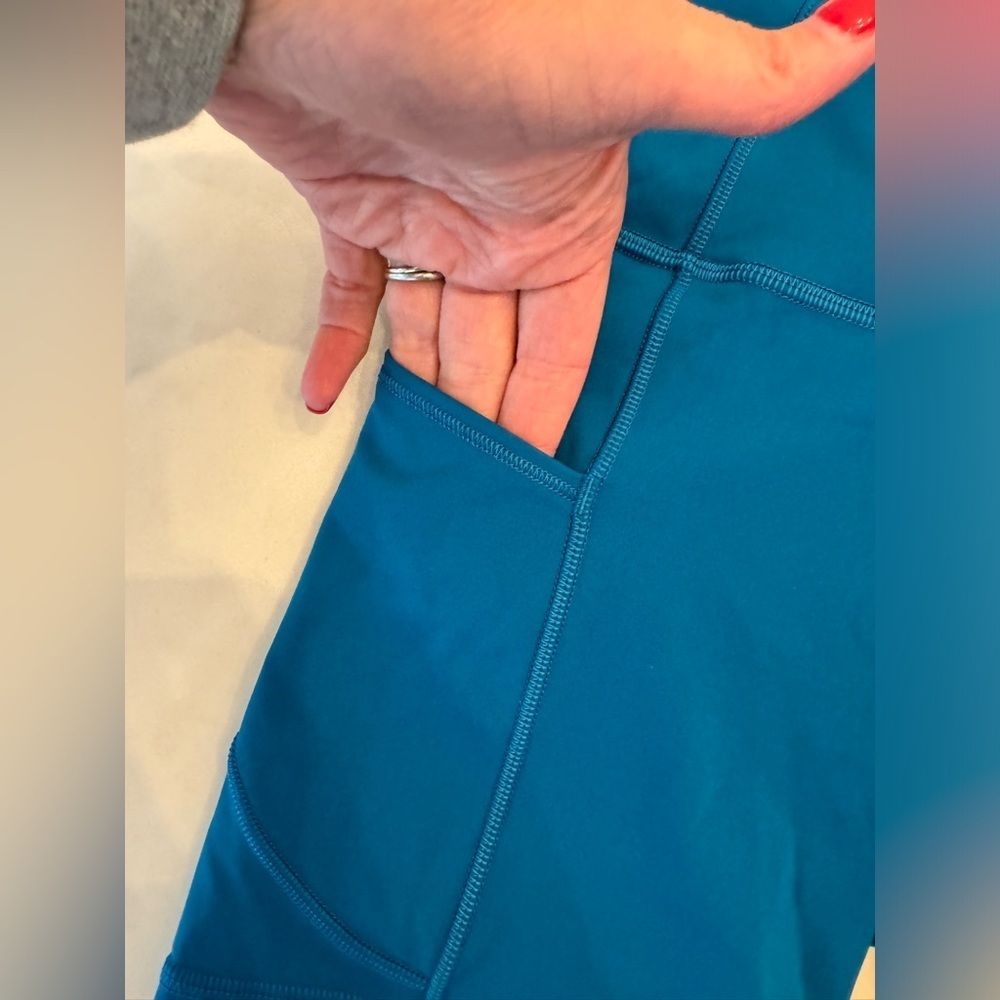 EUC! Lululemon Fast And Free Short 6" *Non-Reflective, sz 2 - Picture 9 of 13